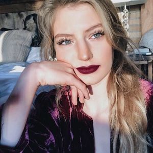 Meet your Posher, Aurora